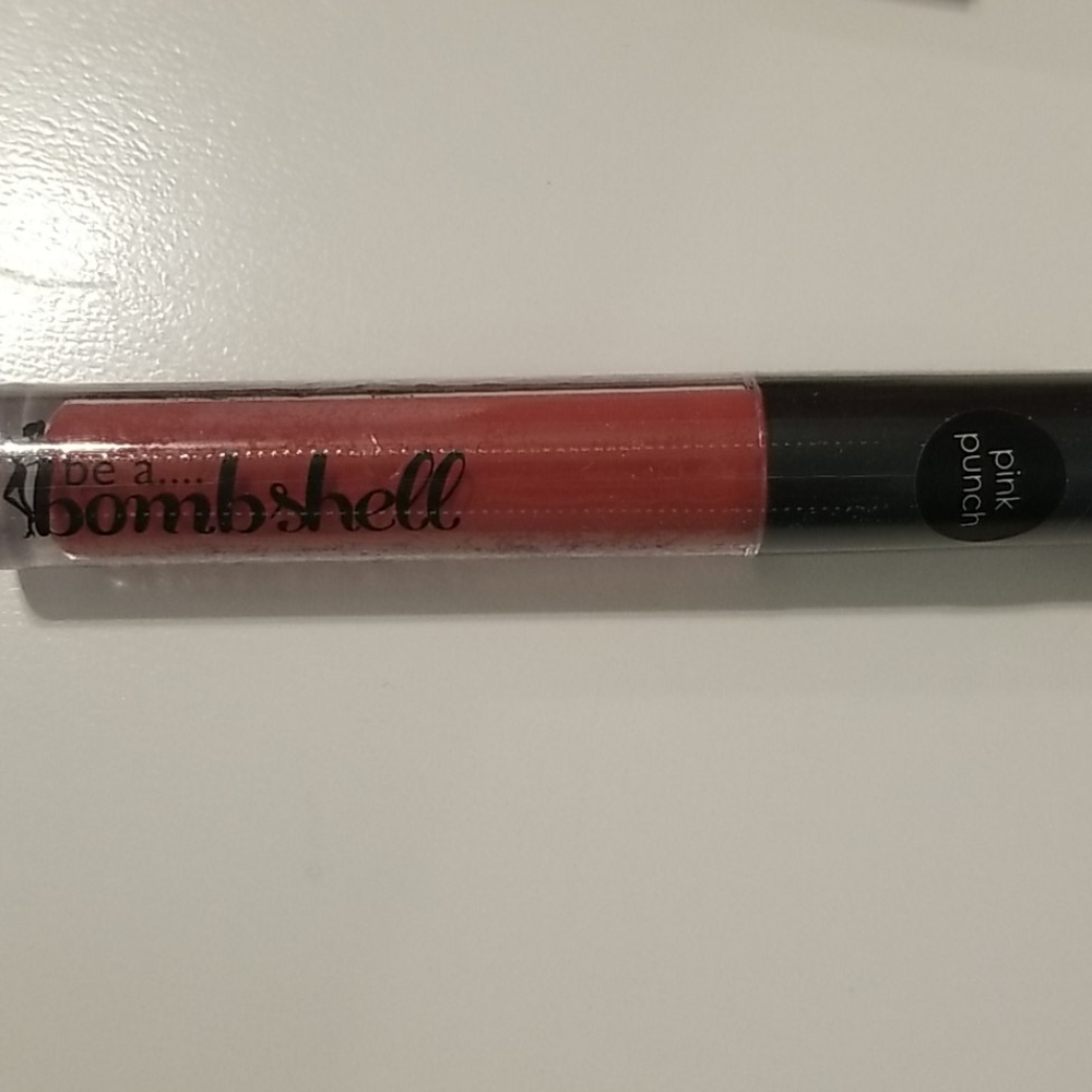 Be A bombshell Lip Gloss